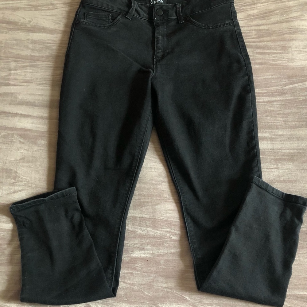 Great pair of black skinny fit jeans!